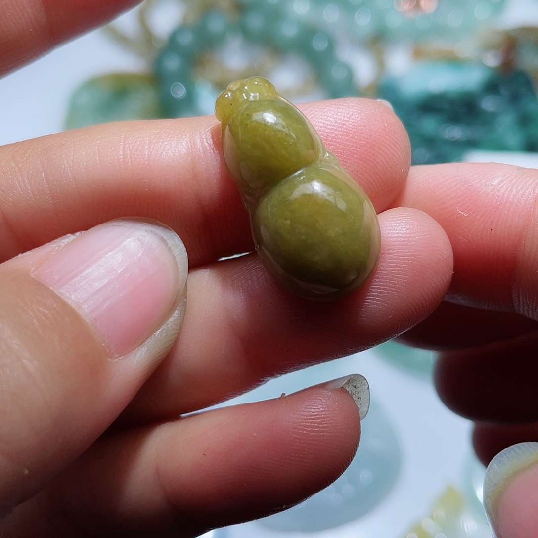 翡翠颈饰未镶嵌翡翠