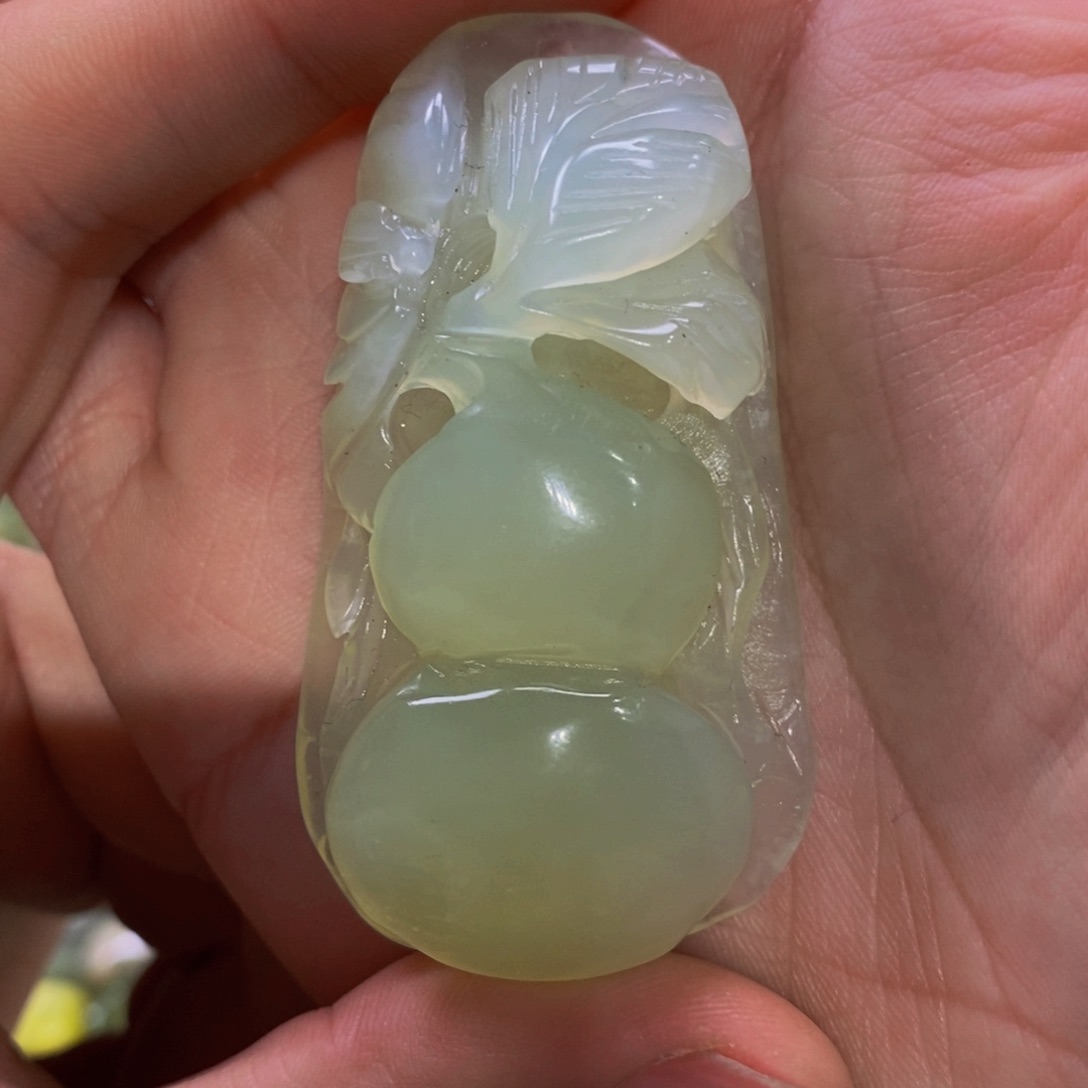 蛇纹石玉吊坠未镶嵌