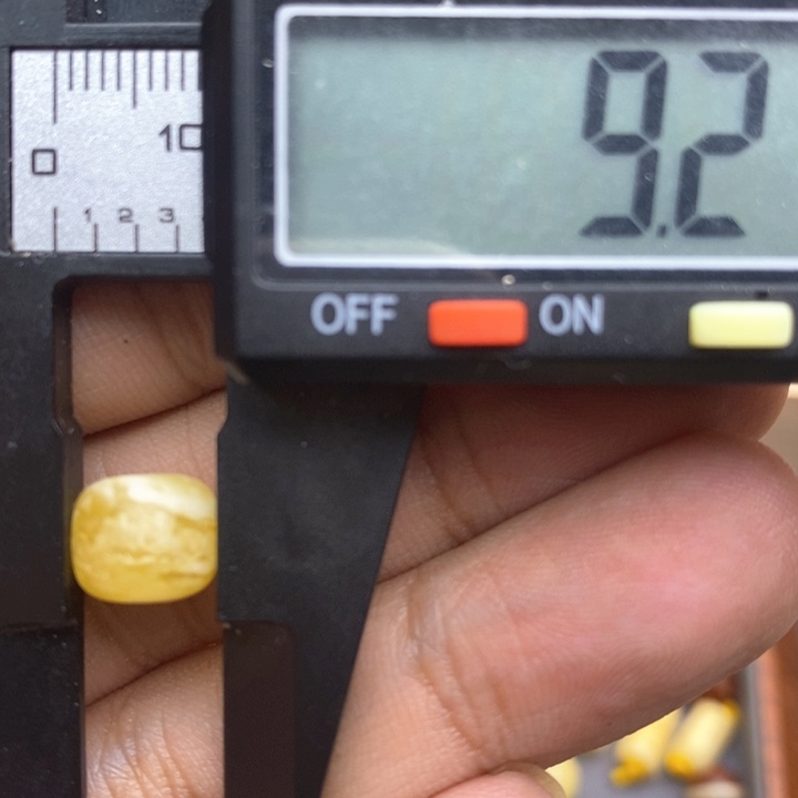 琥珀裸石未镶嵌52号9.2*8微瑕