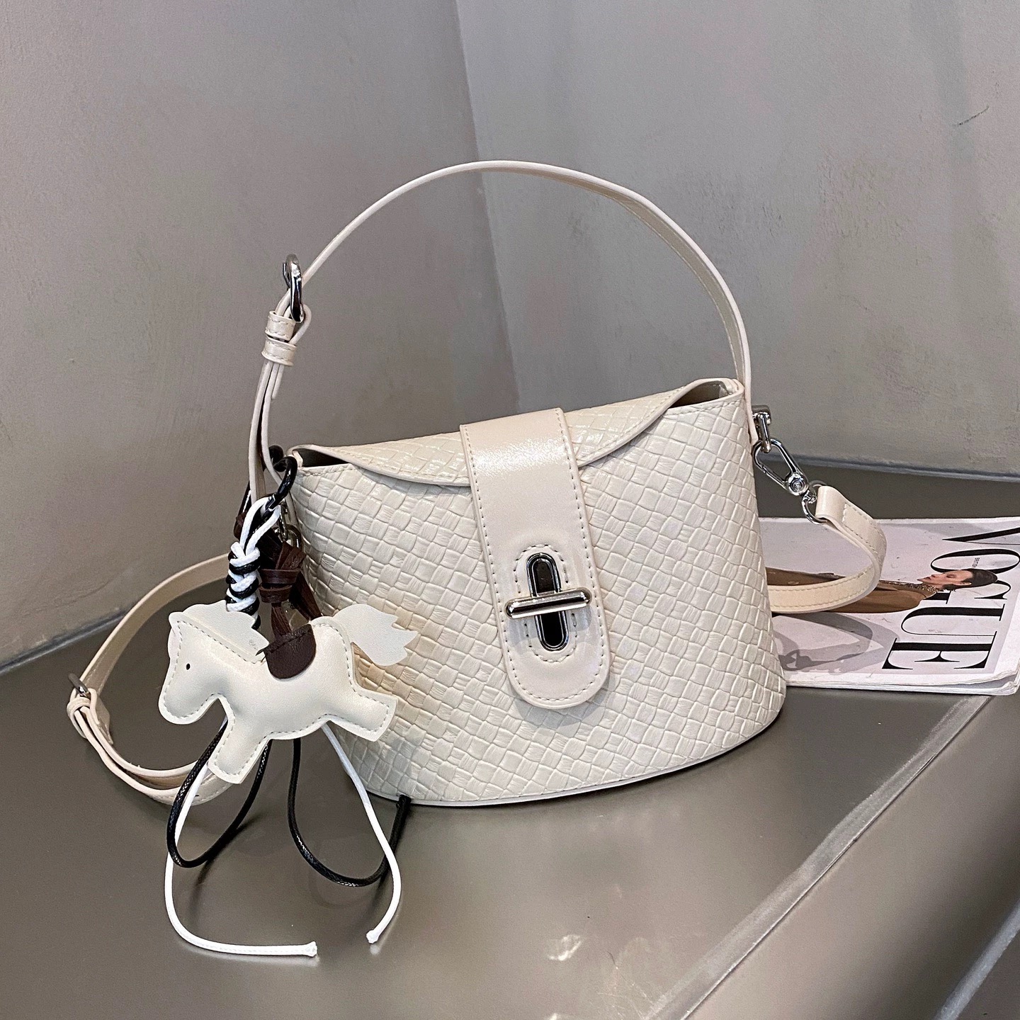 【工厂直销】9951新款时尚简约手提单肩斜跨女包