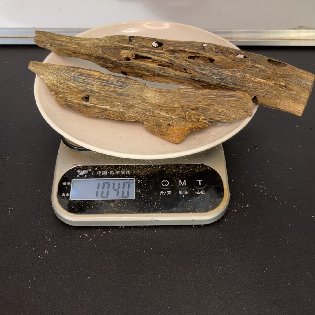 沉香碎屑沉香驼背黑奇虫眼