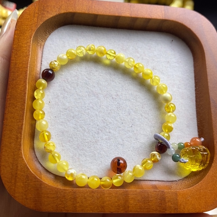 蜜蜡裸石未镶嵌尺寸5加，微瑕