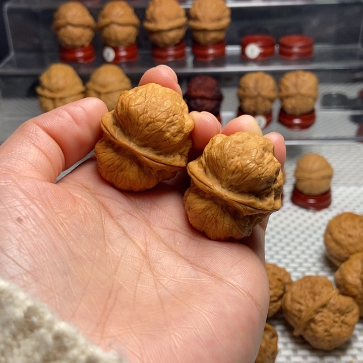 文玩核桃把件西*?44玉龙金蟾