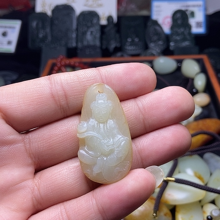 颈饰未镶嵌和田玉