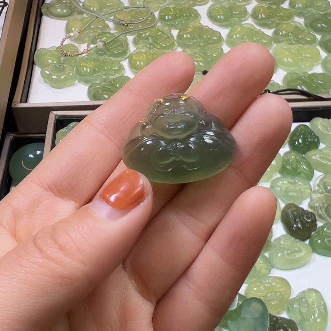 跑***猪蛇纹石玉未镶嵌吊坠
