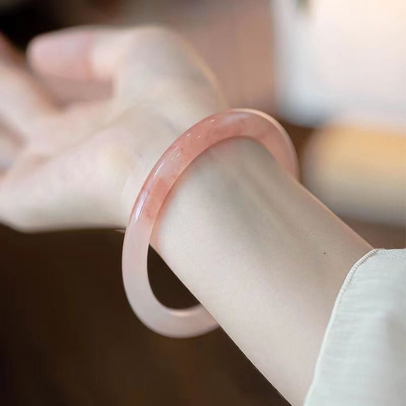 新疆金丝玉桃花酿女款宽条圆条玉镯多样性拍一发一发货