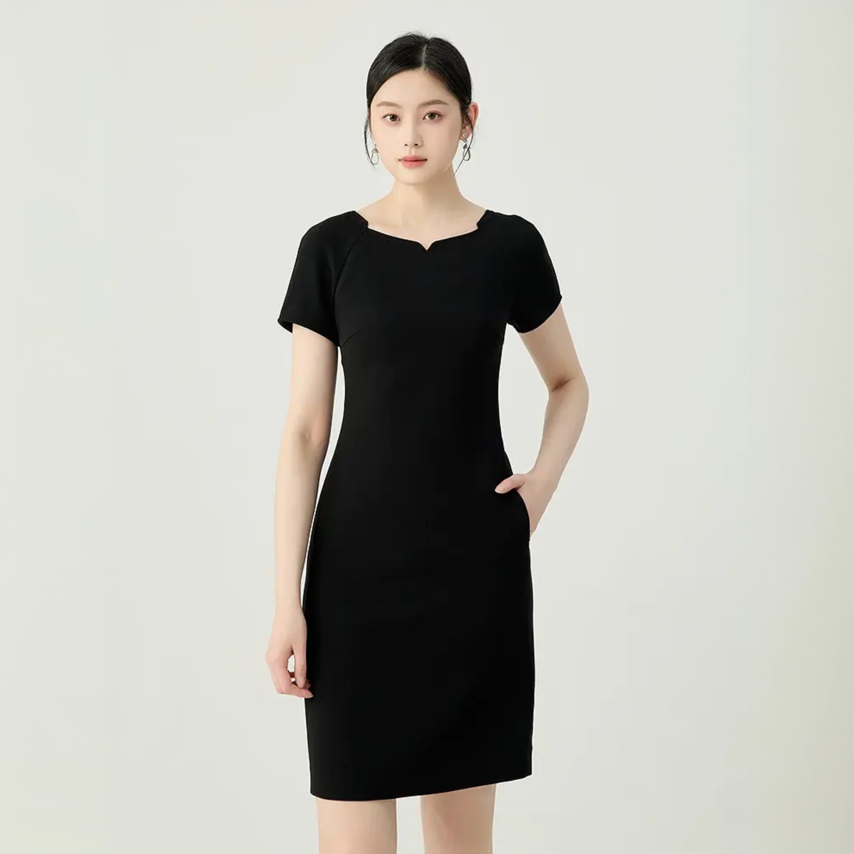阿玛施 轻奢优雅气质显瘦百搭小黑裙方领短袖洋装550007一秒入夏