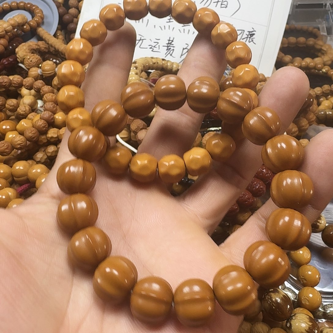 小***旧吊坠猴头核桃微瑕手串两条