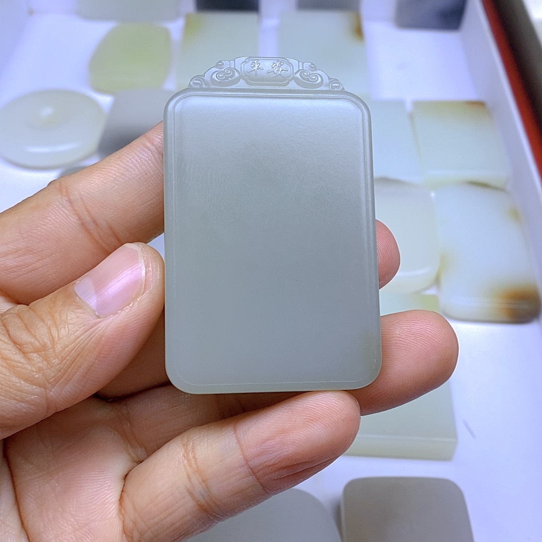 和田玉颈饰未镶嵌江****流