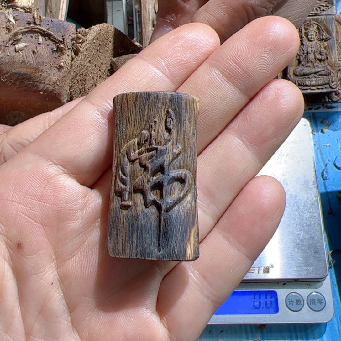 沉香吊坠白棋佛5.7克