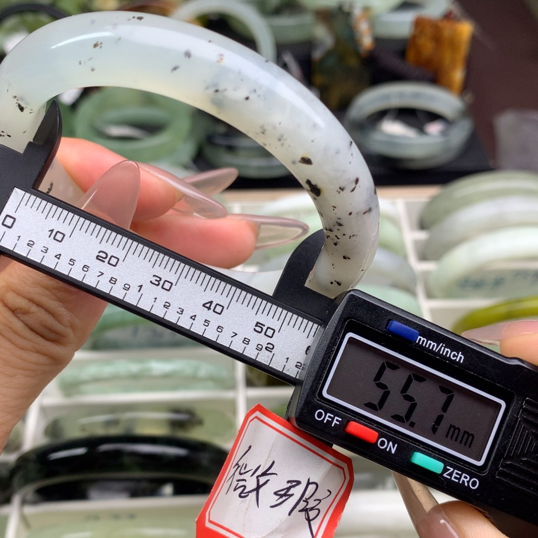 蛇纹石玉未镶嵌手镯751