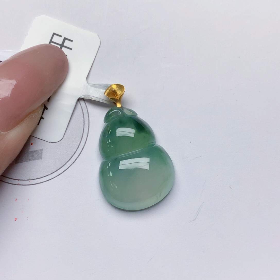 颈饰18K金镶嵌翡翠