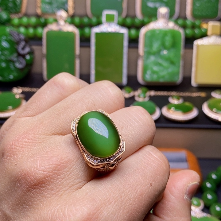 吊坠(不含链)18K金镶嵌和田玉行**疆