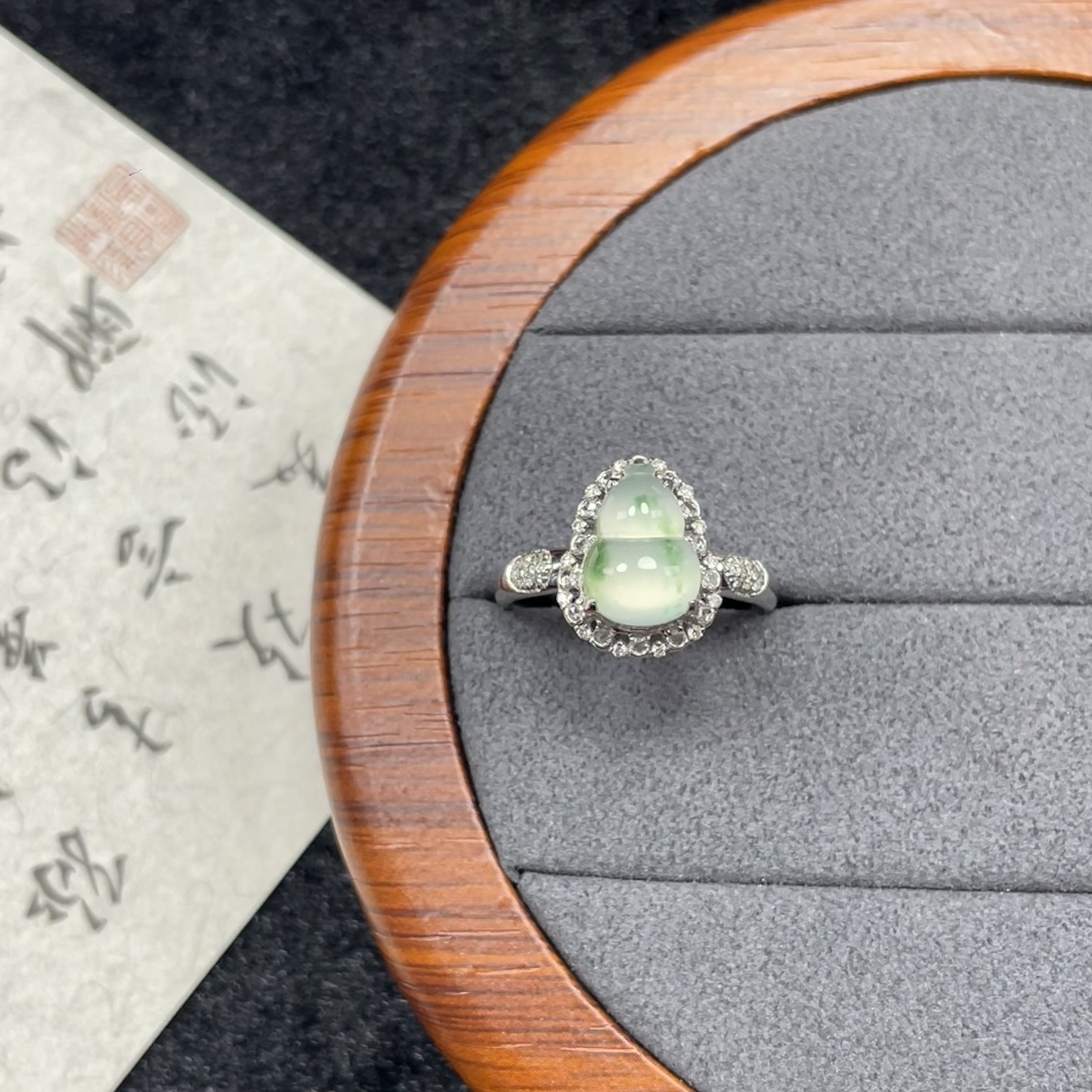 冰绿葫芦—翡翠18K金镶嵌戒指（14圈口）