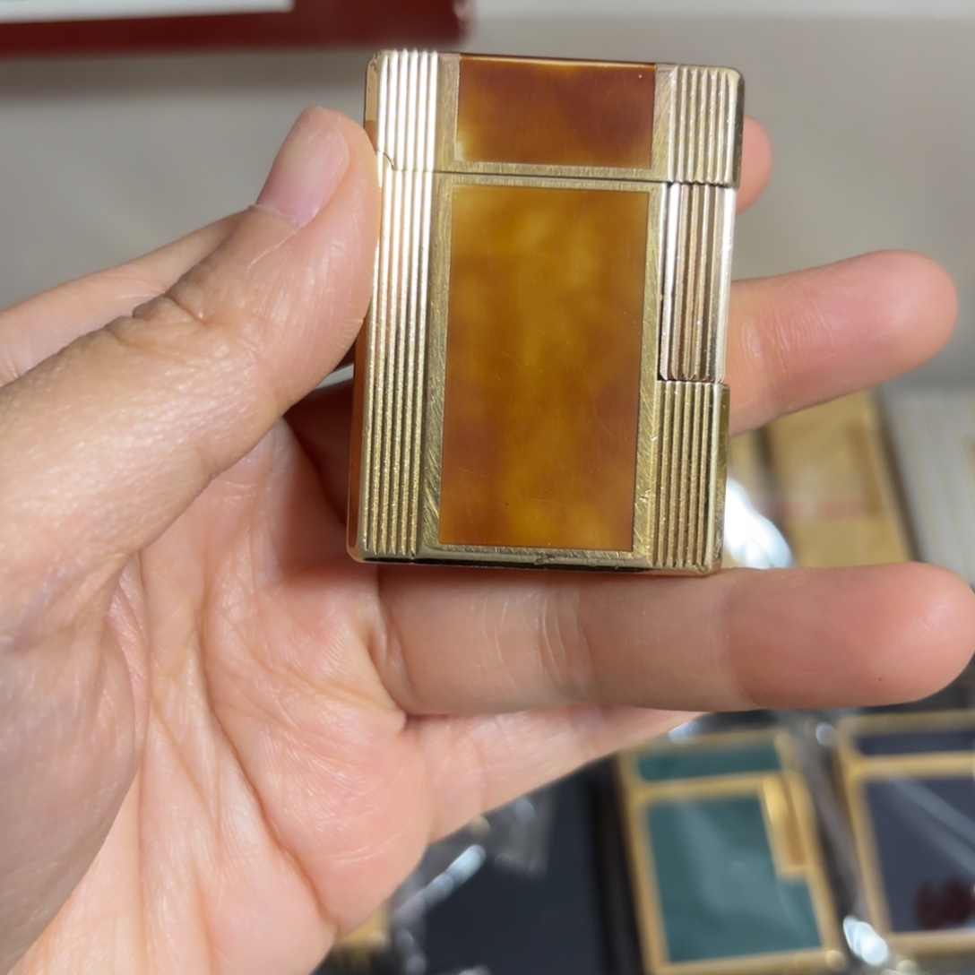 云***柏都登卡中古打火机