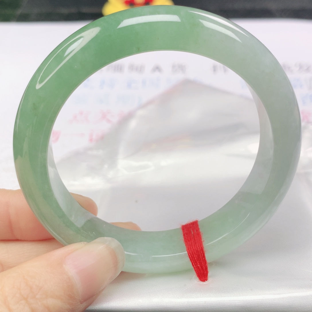 翡翠未镶嵌手镯正