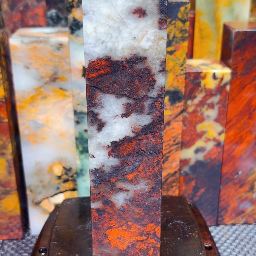 石材桂林鸡血玉龙家