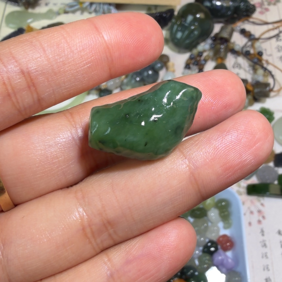 和田玉未镶嵌车挂