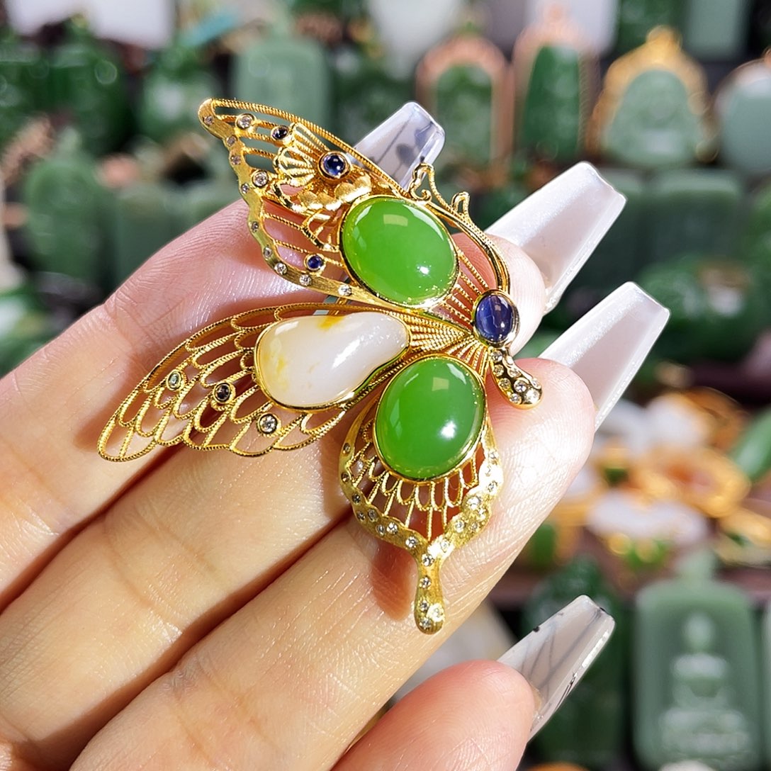 和田玉胸针18K金镶嵌形**黎