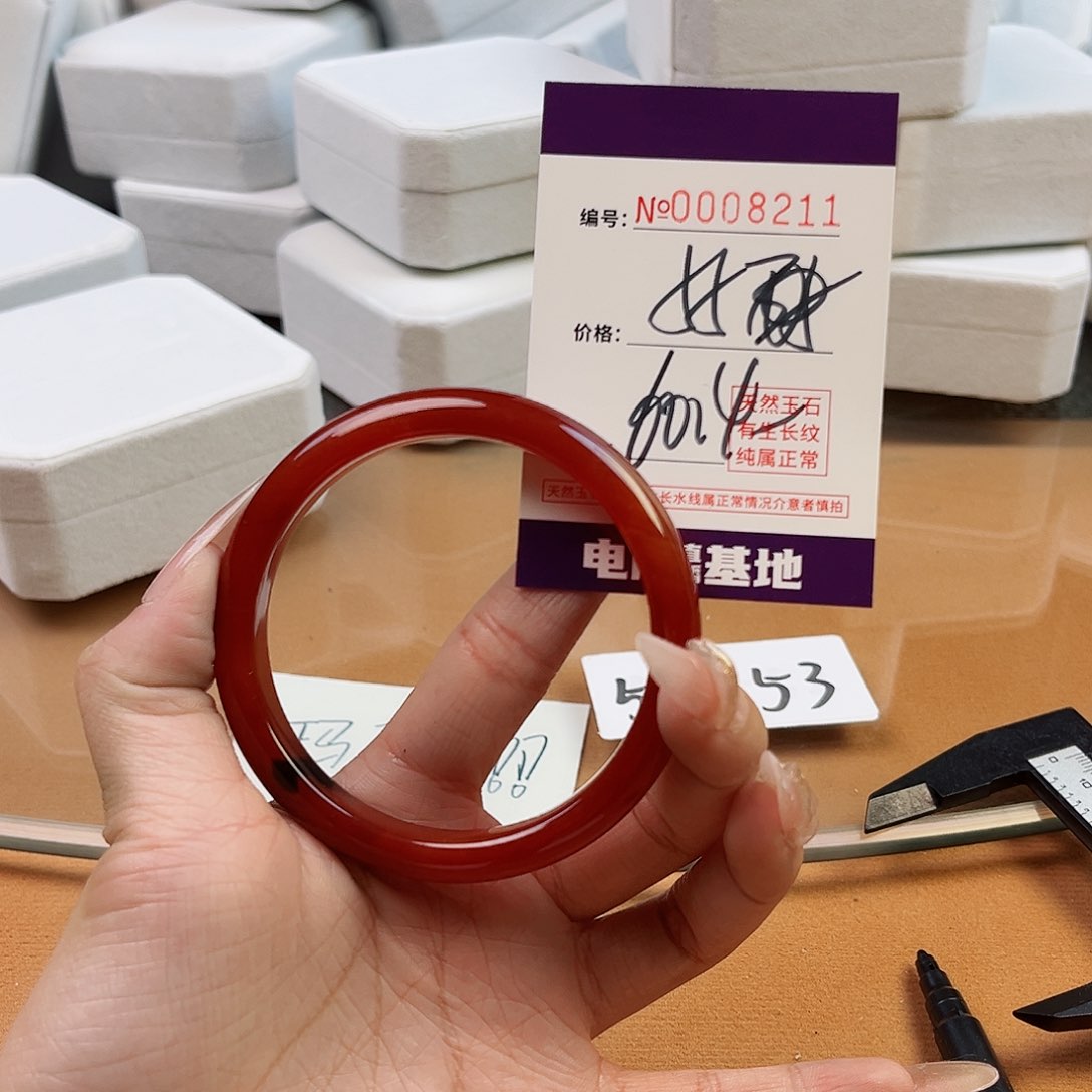 玛瑙/玉髓手镯未镶嵌8211