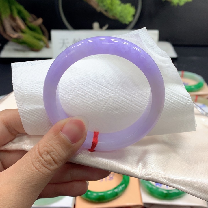 翡翠手镯未镶嵌翡翠