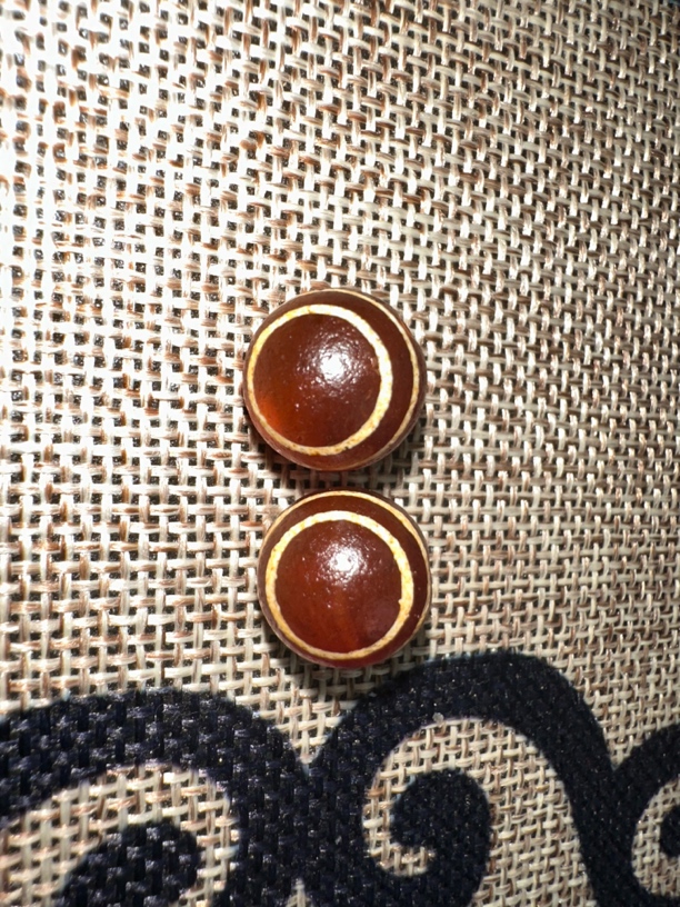 西亚酒红色到代鬼眼