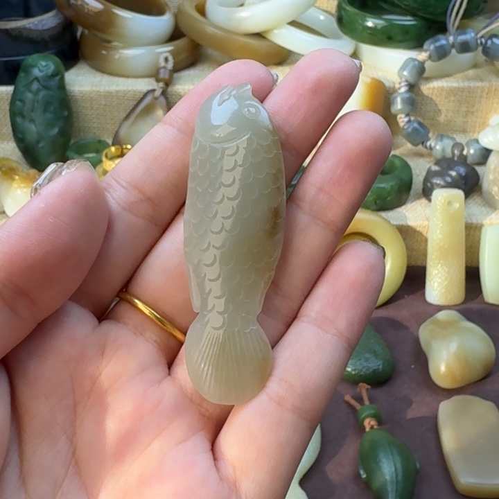 和田玉未镶嵌颈饰