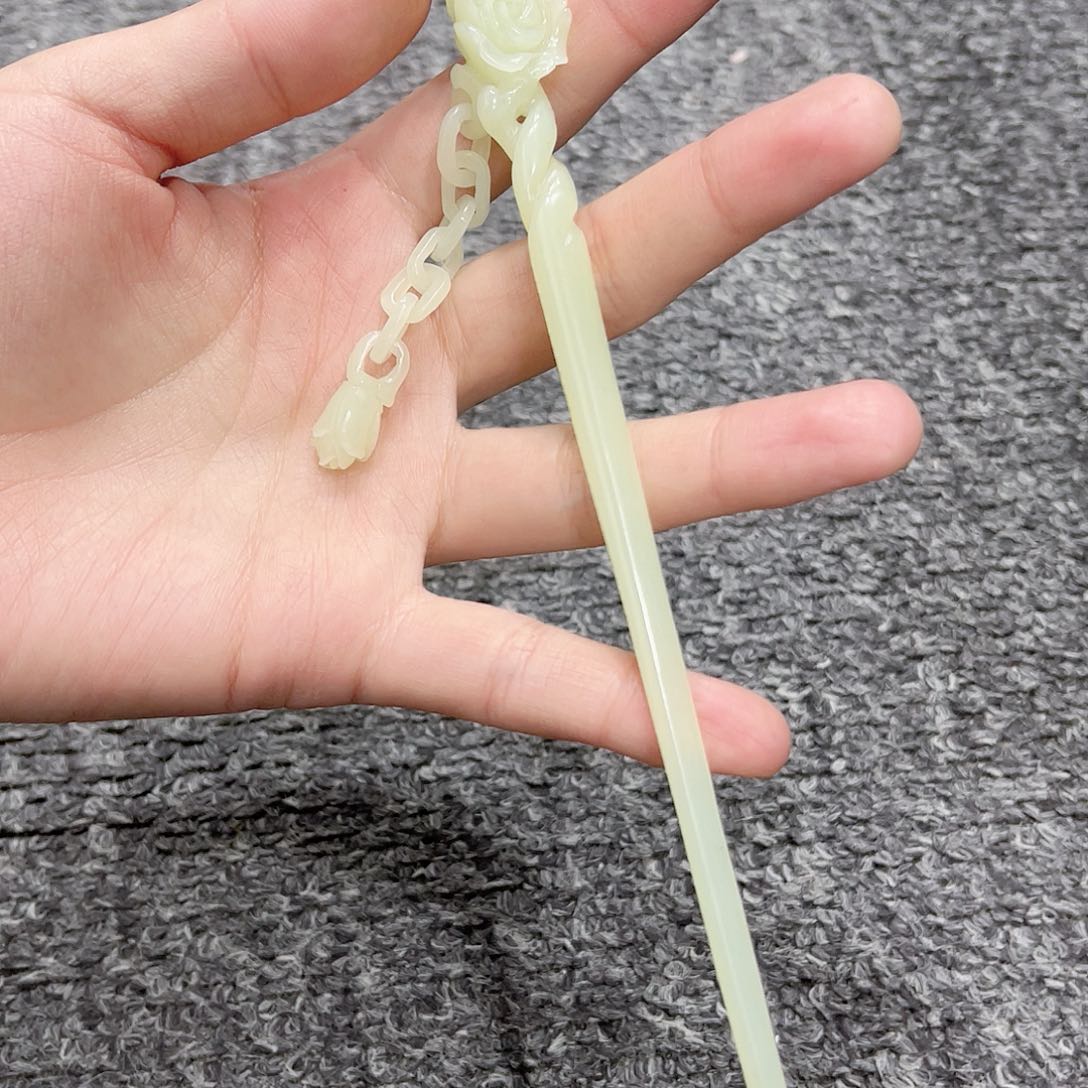 和田玉发簪。k k未镶嵌