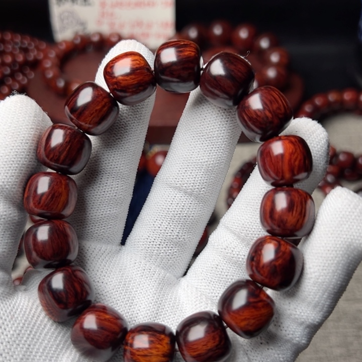 木祁**奇海南红降13*14满油满香精品老型