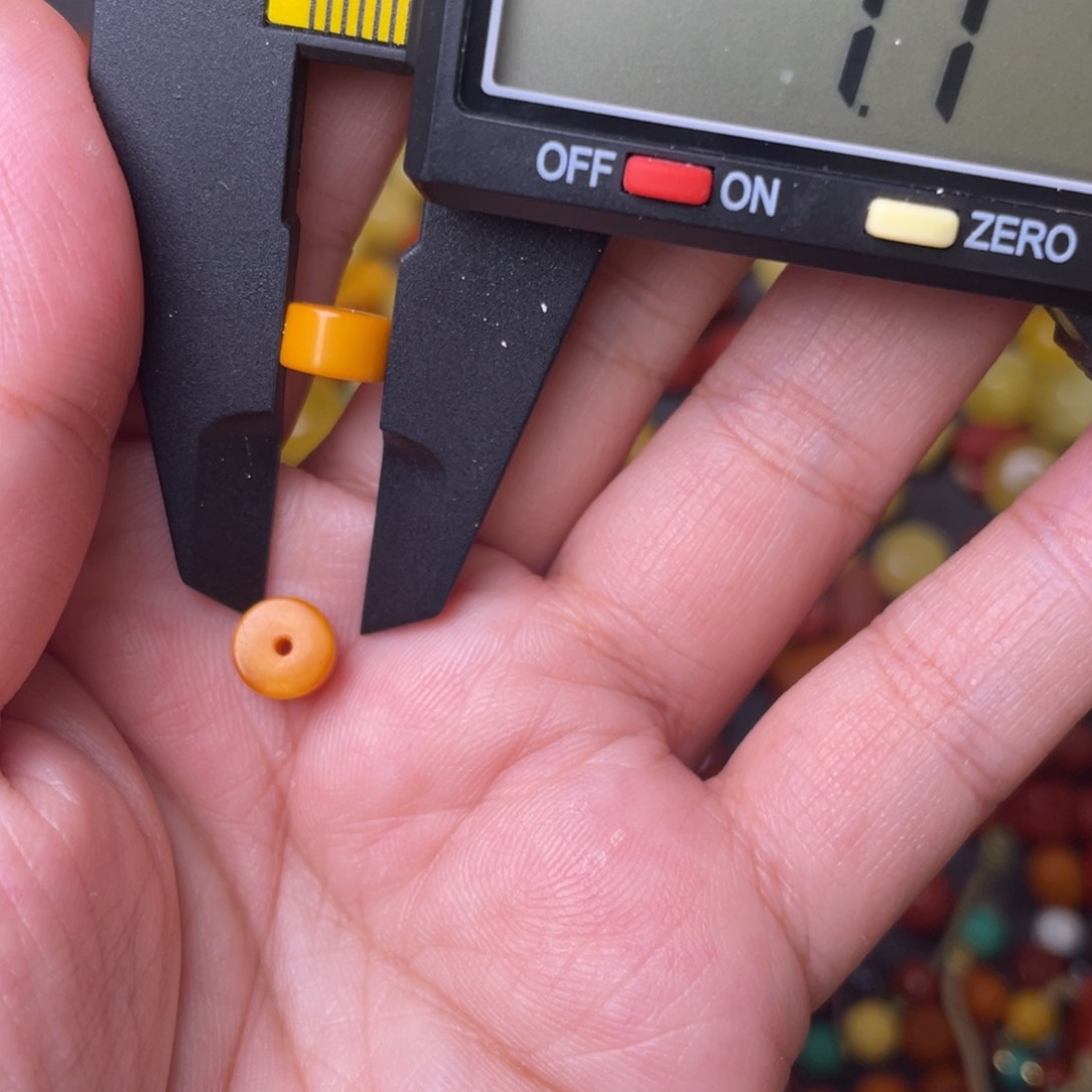 琥珀裸石未镶嵌配饰