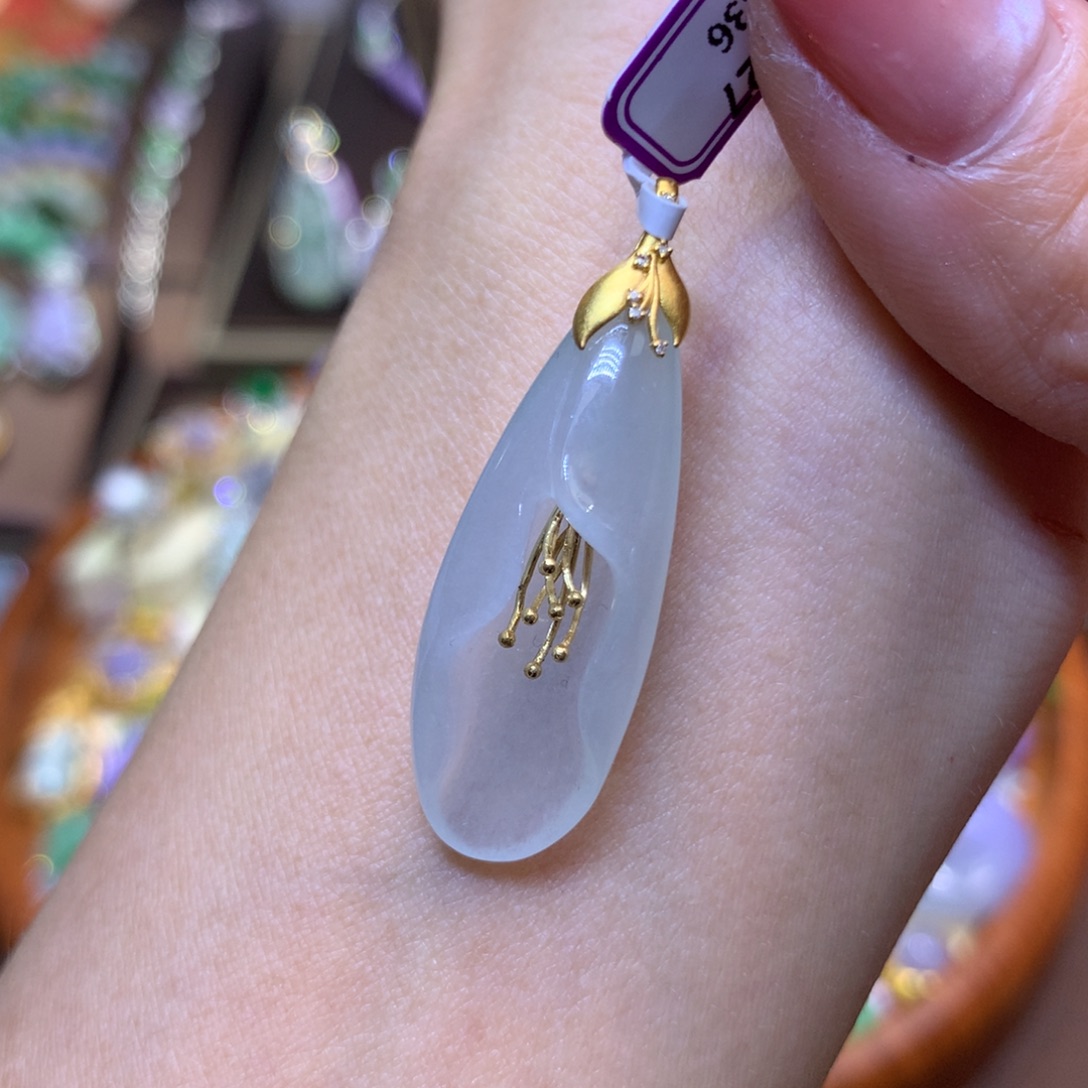 翡翠18K金镶嵌颈饰