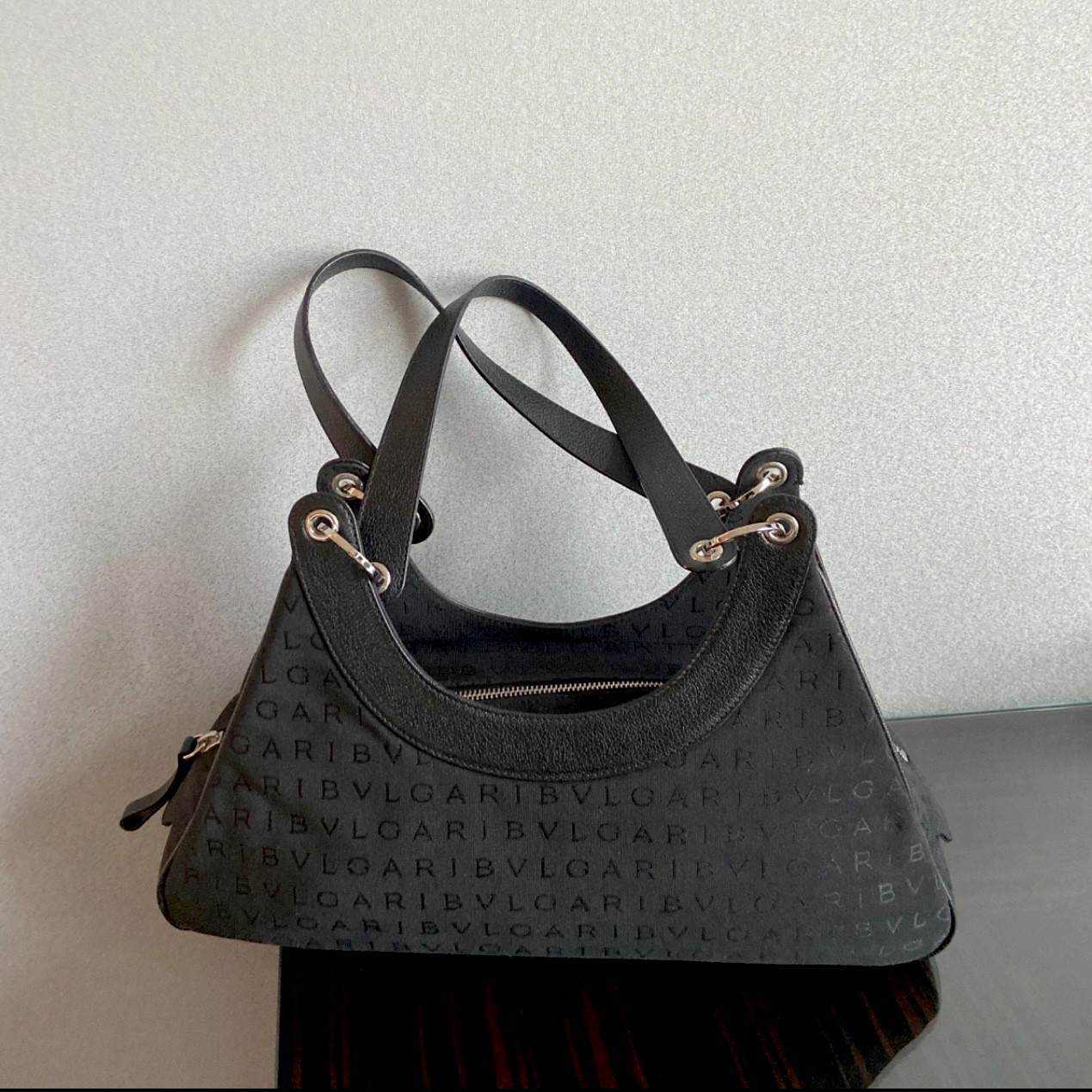 95新 BVLGARI/宝格丽  XM/黑字母ins刺绣hobo腋下包/WJ06106101