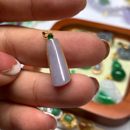 翡翠颈饰18K金镶嵌翡翠