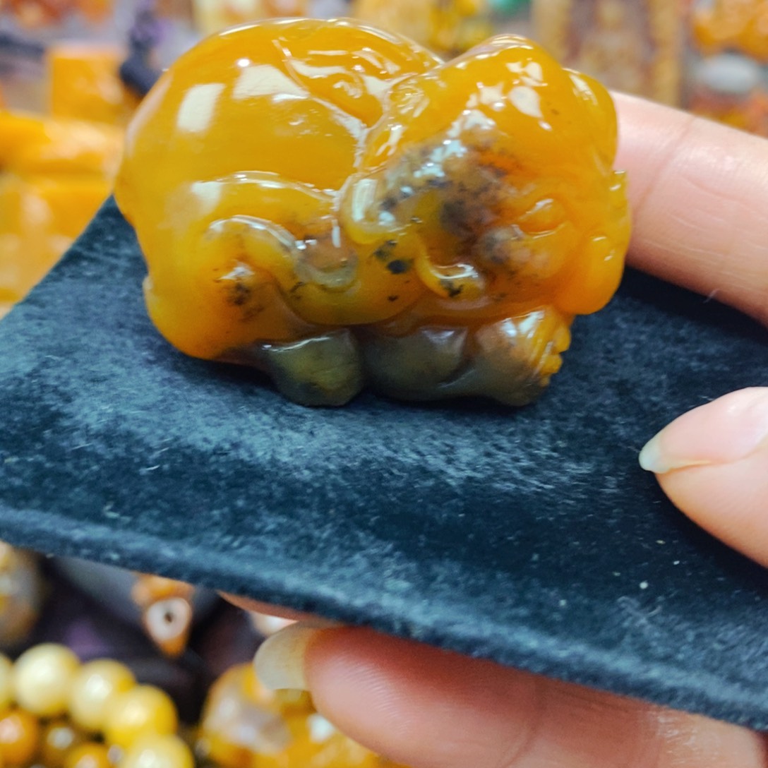 未镶嵌石英质玉（黄龙玉）颈饰