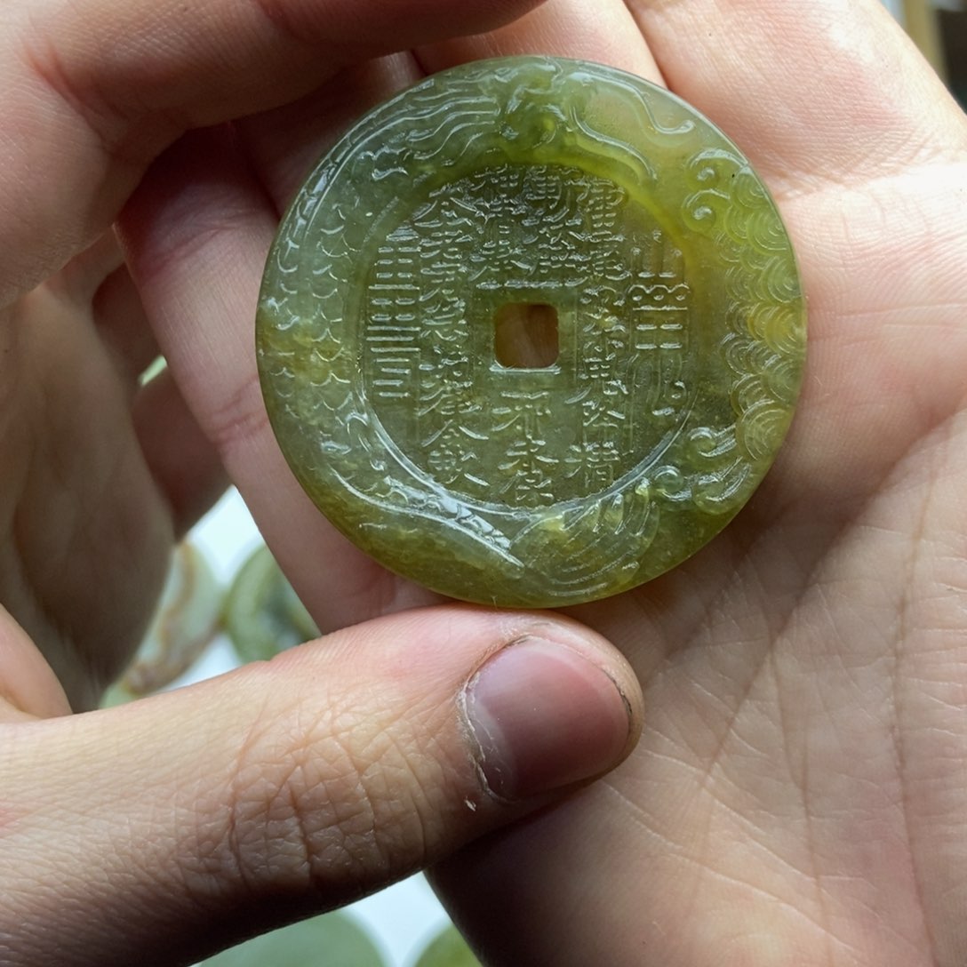 蛇纹石玉颈饰未镶嵌匿*