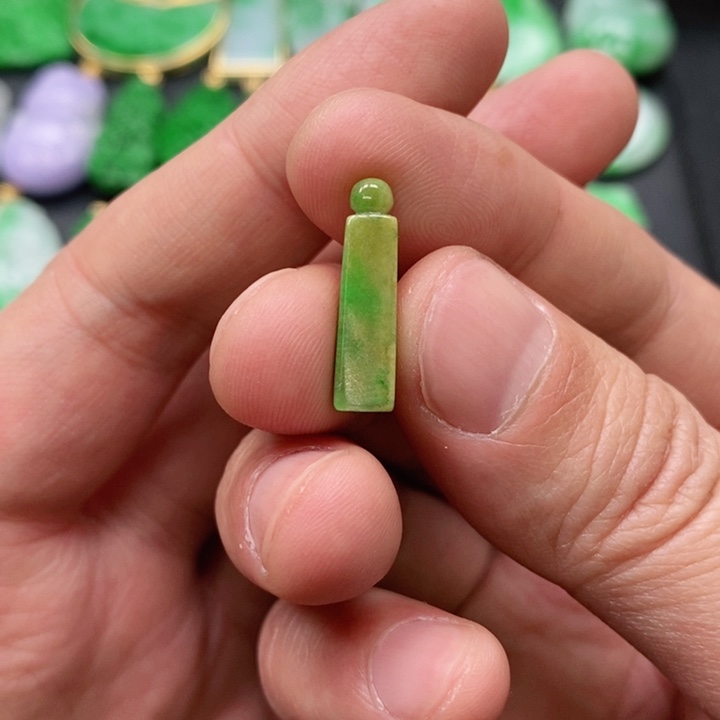 翡翠颈饰未镶嵌吊坠