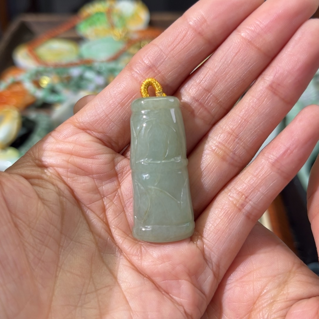 翡翠颈饰未镶嵌待编款