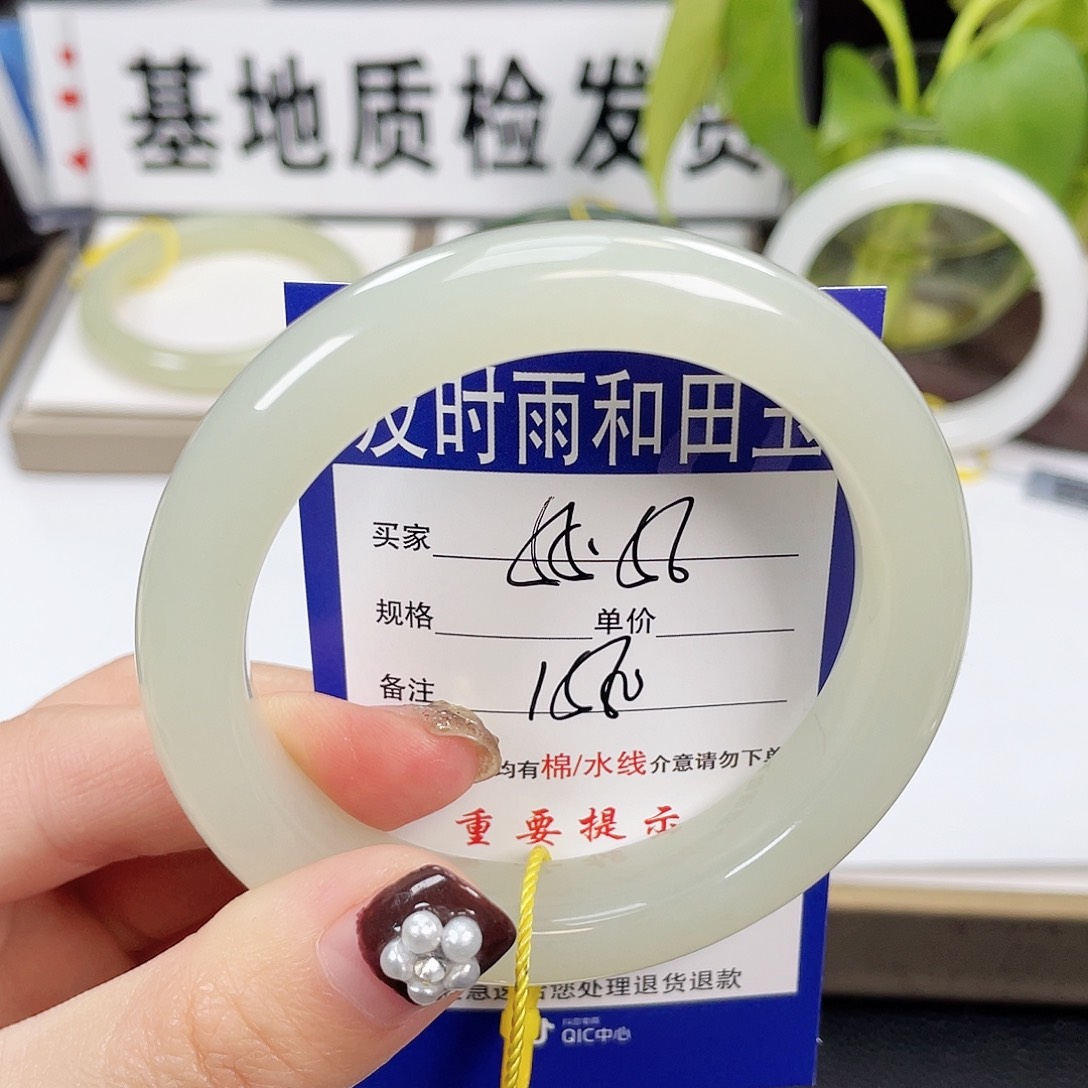 和田玉手镯未镶嵌