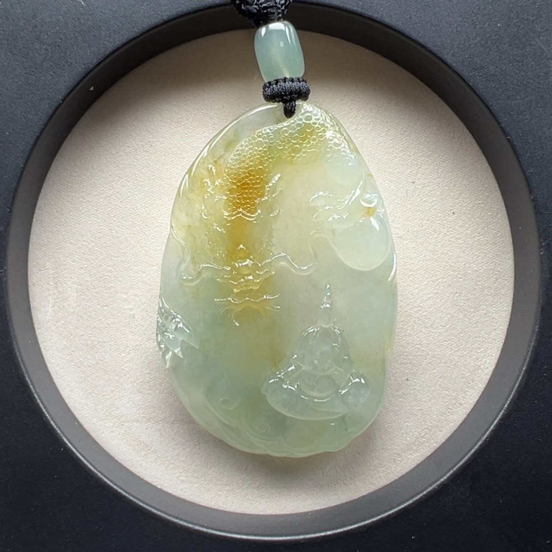 翡翠未镶嵌颈饰龙