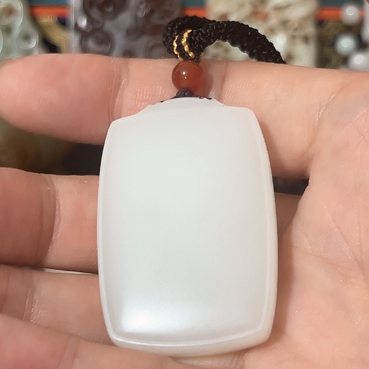 用***1和田玉（糖玉）未镶嵌颈饰