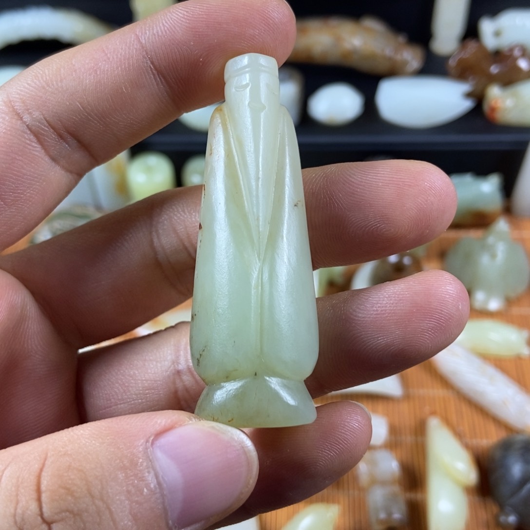 颈饰未镶嵌和田玉绿*