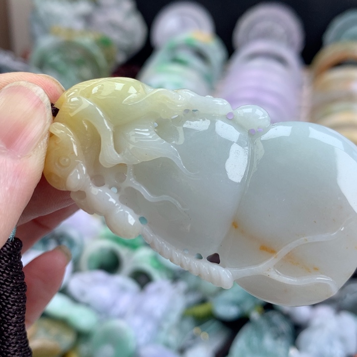 翡翠颈饰未镶嵌吊坠