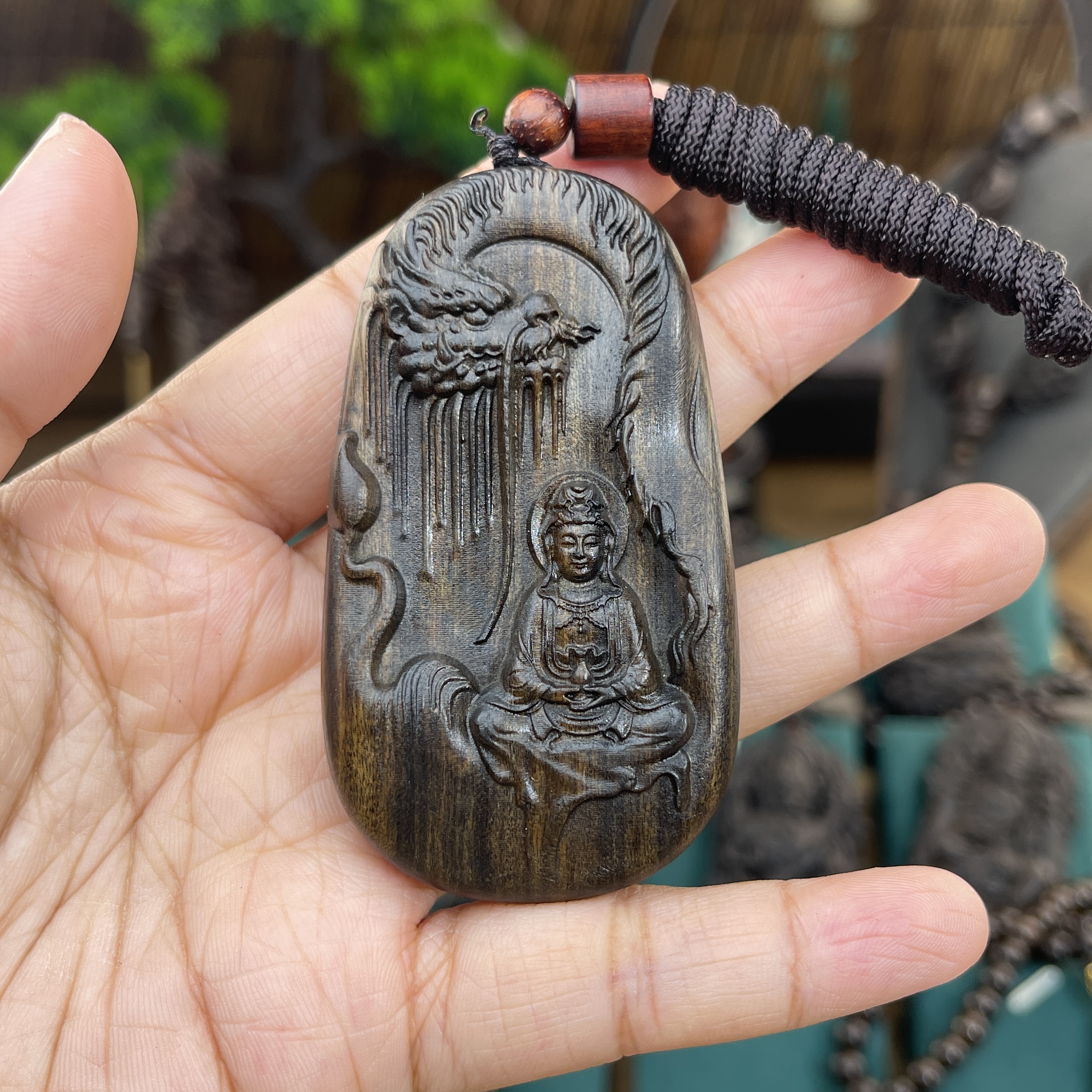 沉香木龙头观音-绳子款印尼沉香木双面精工雕刻挂件