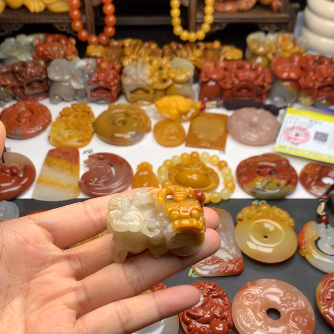 石英质玉（黄龙玉）挂件未镶嵌