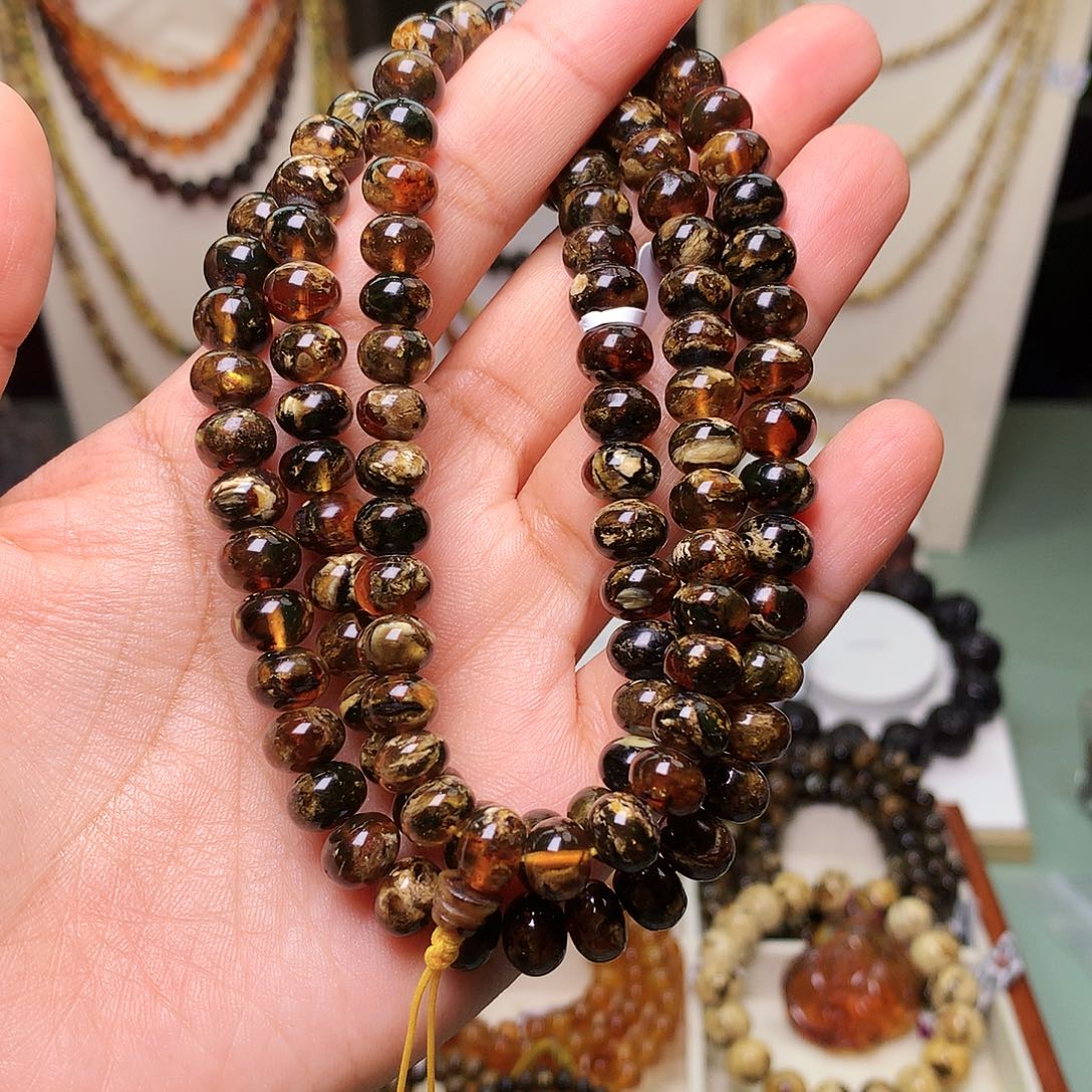 李***春琥珀未镶嵌裸石抚顺琥珀8-914