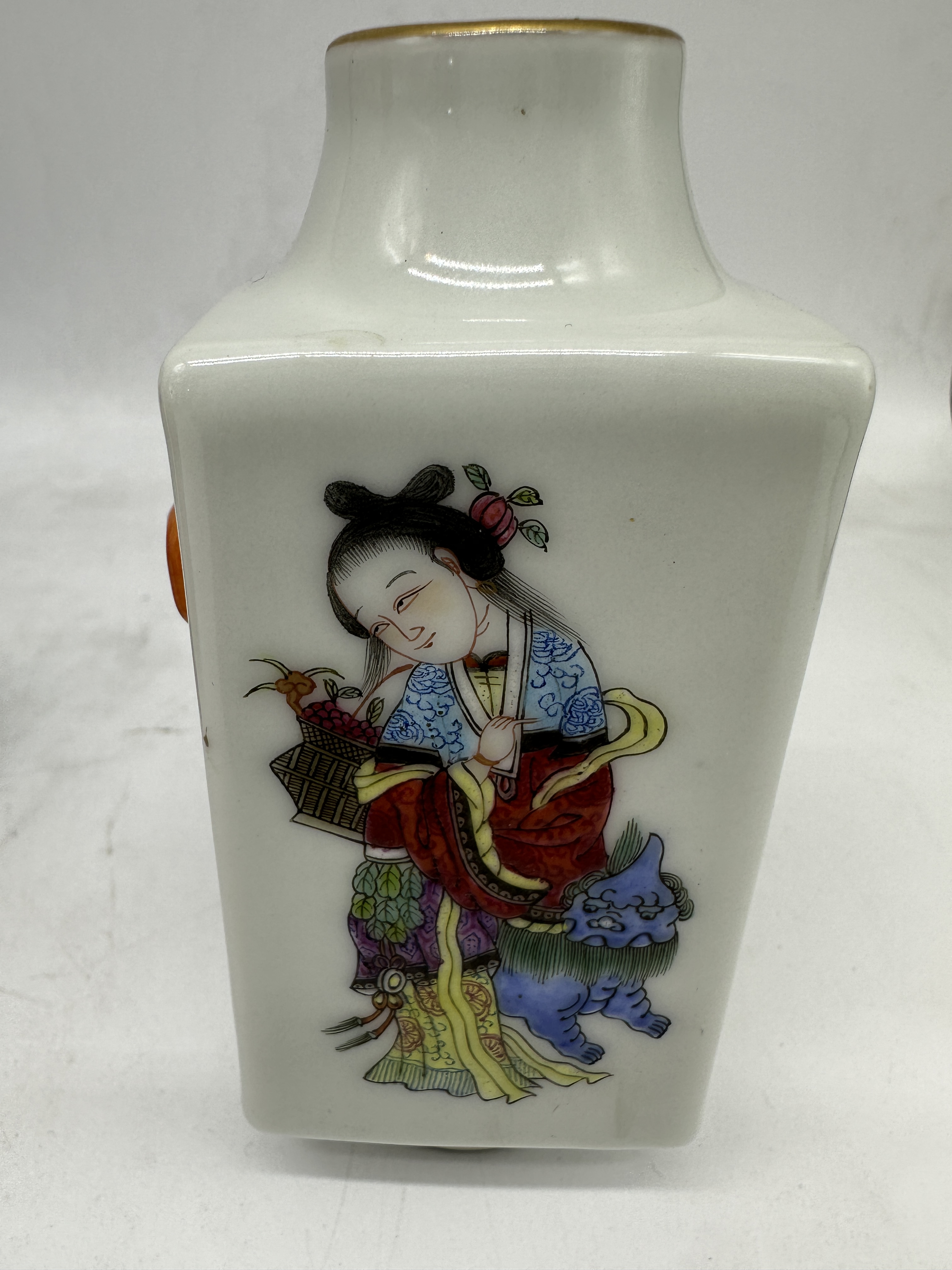 粉彩人物崇式瓶陶瓷