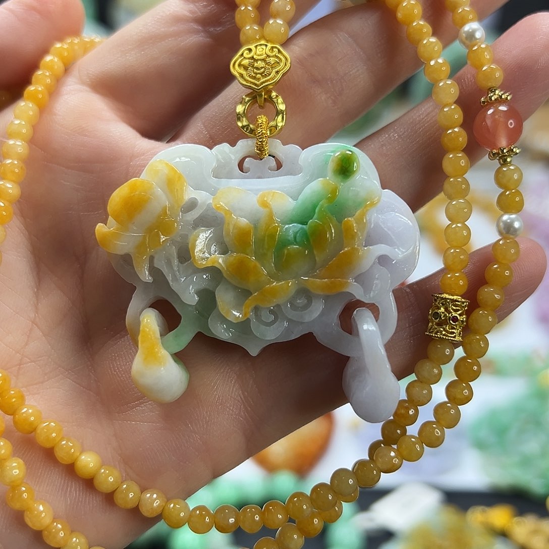 翡翠未镶嵌颈饰吊坠