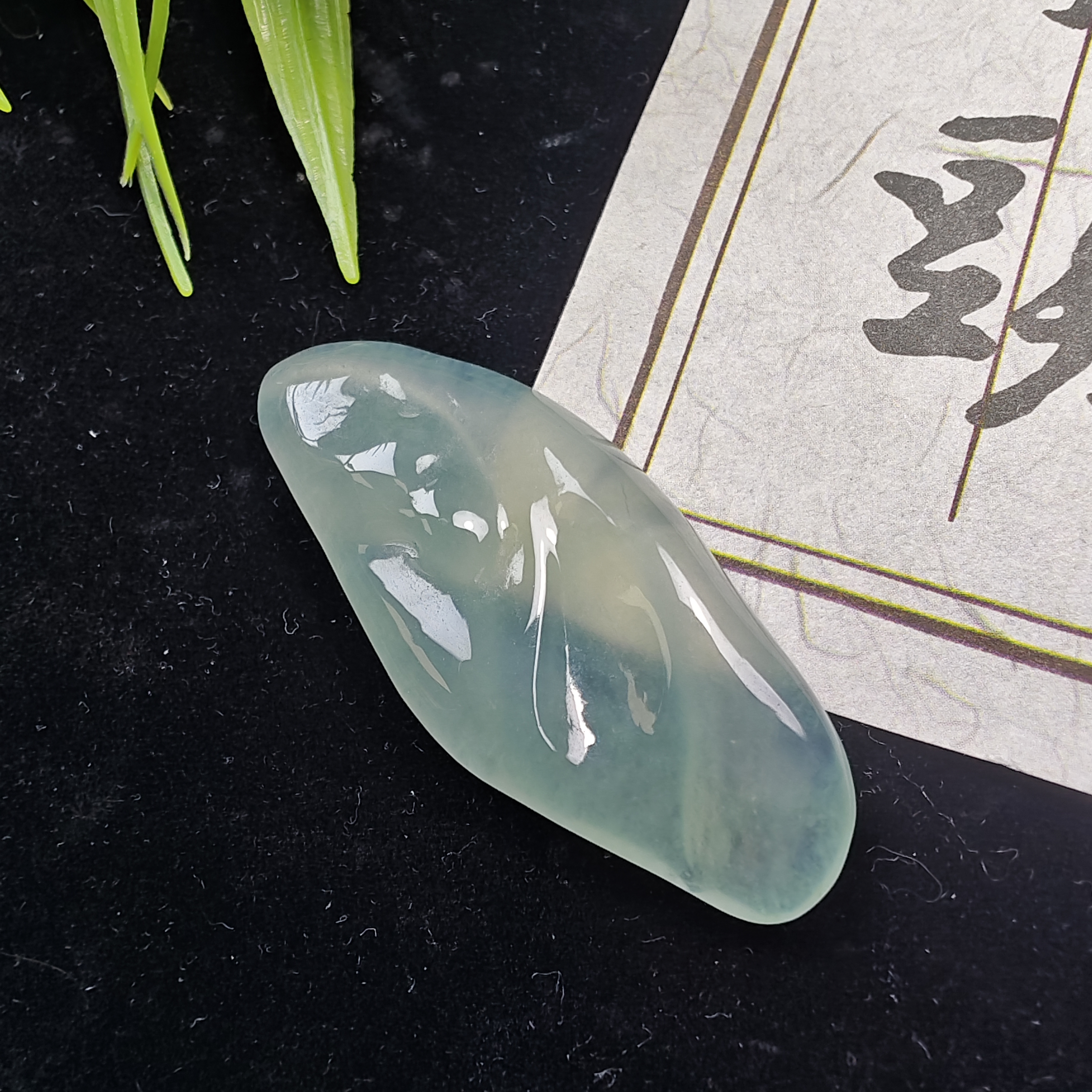 天然缅甸a货翡翠，冰种随行，可做随行镶嵌，单材料。尺寸