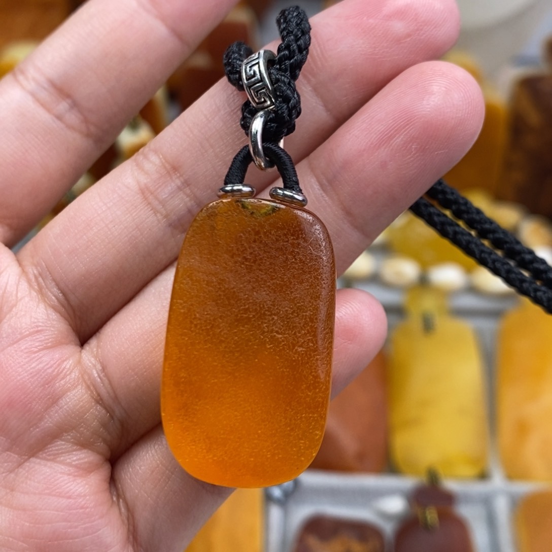 琥珀吊坠(赠链)未镶嵌