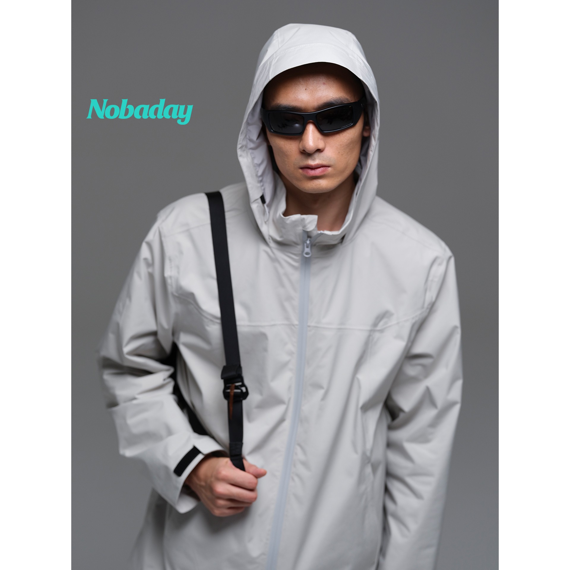 防水连帽夹克保暖登山徒步防风外套户外运动机能风上衣男